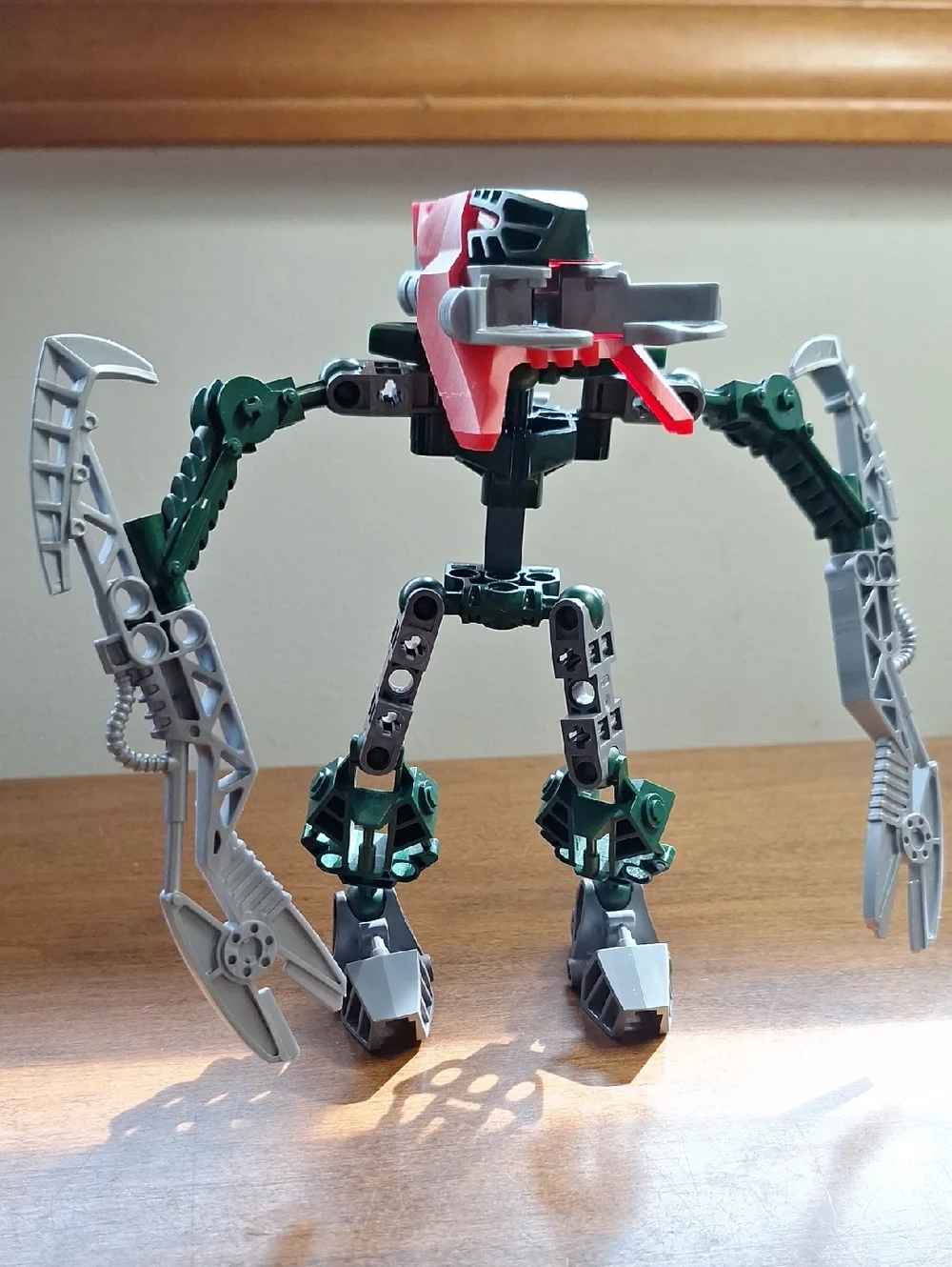 LEGO-bionicles Vahki Varsaki Green and Silver Policeman Le Metru #8616, 2004 Rel - Picture 1 of 5